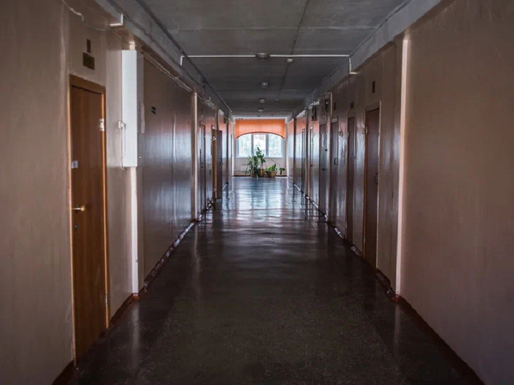 Школу в Новосибирске отправили на дистант из-за массовой острой кишечной инфекции
