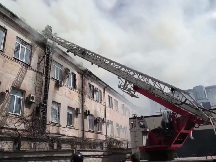 В Нальчике загорелось здание отдела полиции