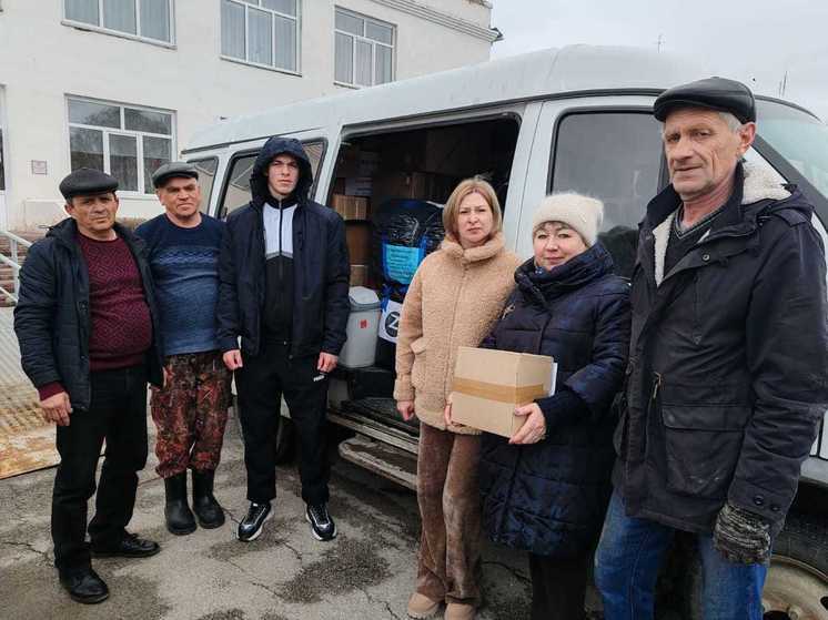Жители Кизильского района отправили партию гумгруза для бойцов СВО