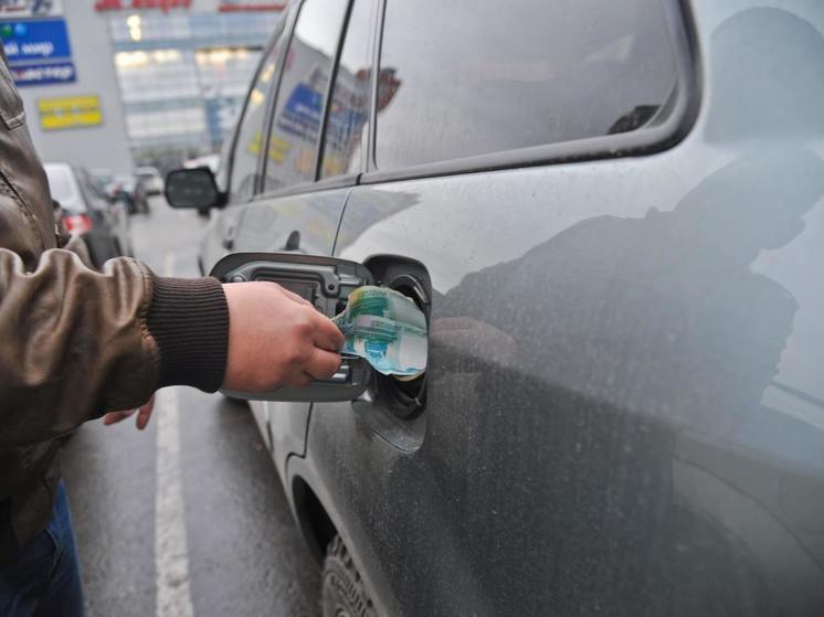 В Волгограде подорожал бензин после двухмесячной заморозки цен