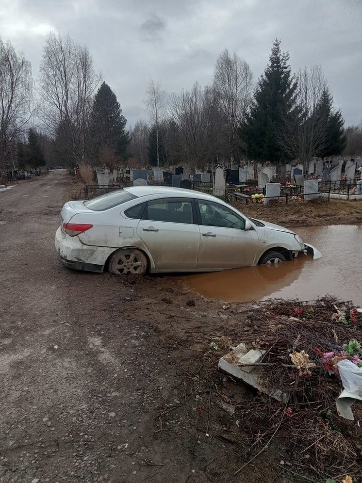В Ярославле затопило Игнавтовское кладбище