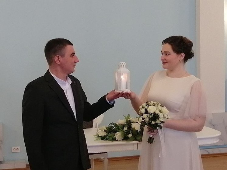 В Ленобласти 28 пар поженились в самую красивую дату весны