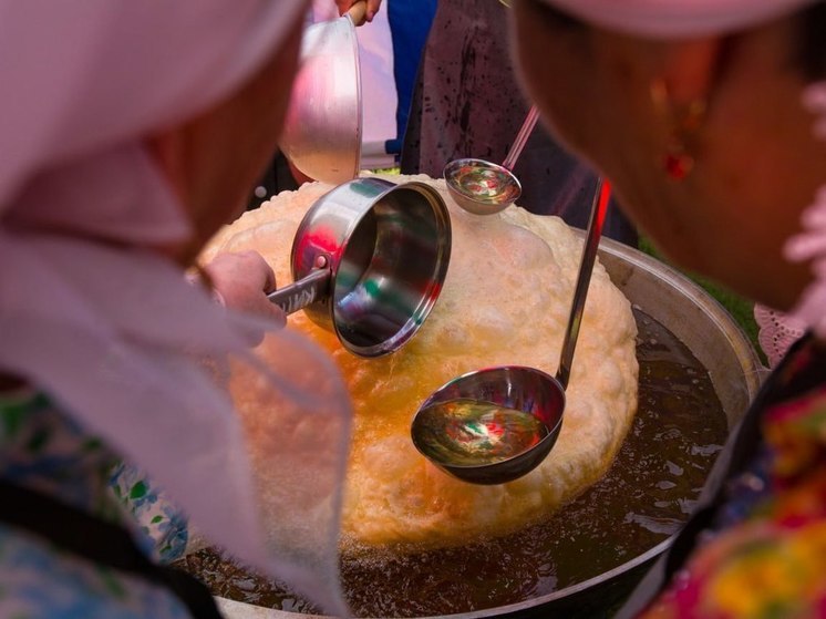 В Тобольском районе готовятся печь гигантские баурсаки