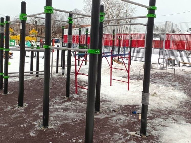 На спортплощадке в Лянгасово Кирова устранят недостатки за счёт подрядчика