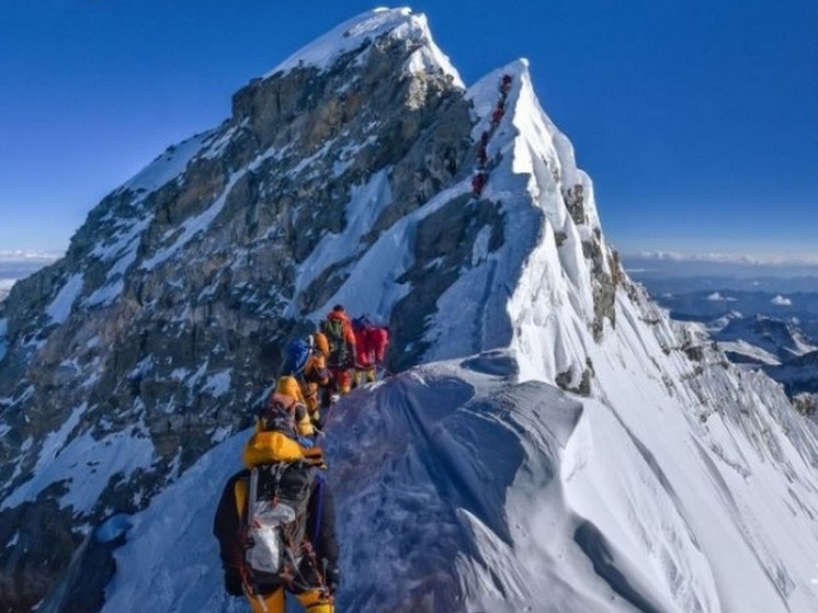 Альпинисты Монголии покоряют Эверест без дополнительного кислорода