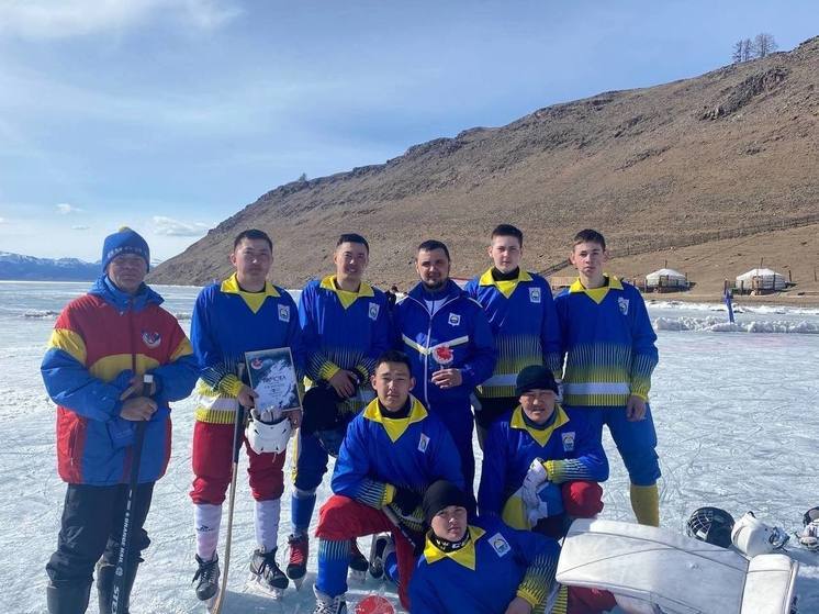 Призовое место заняли спортсмены из Бурятии в соревнованиях по хоккею с мячом
