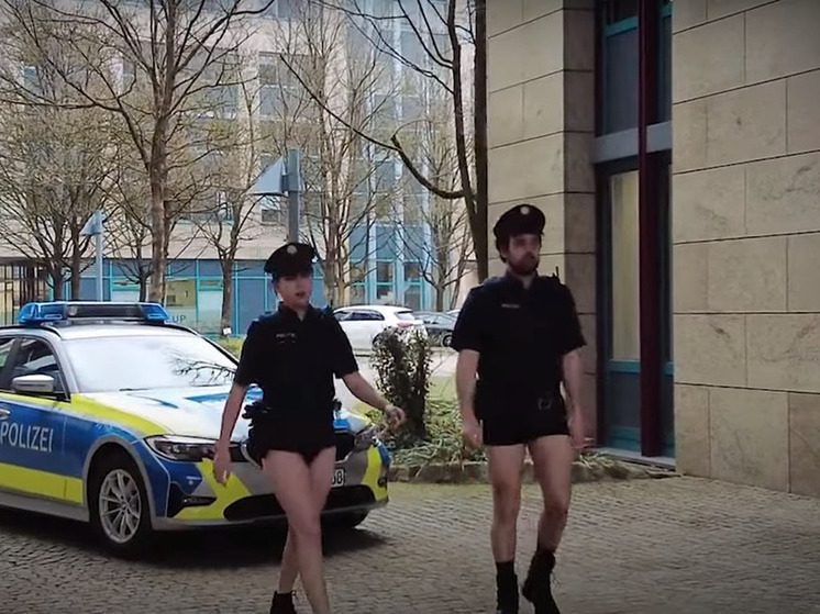 Баварские полицейские снялись в ролике без штанов, чтобы показать дефицит униформы