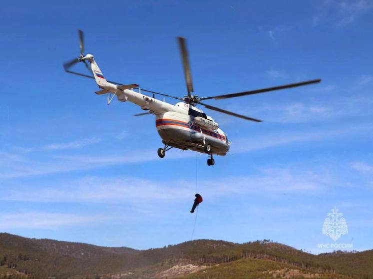 На помощь МЧС Бурятии прибыл дополнительный вертолет
