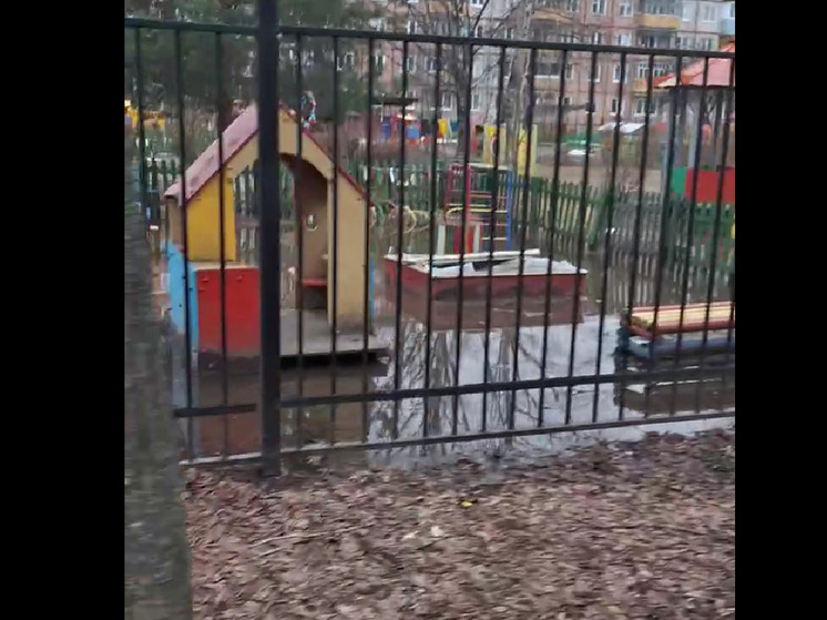 В Ярославле коммунальные службы откачали воду из «поплывшего» детского сада