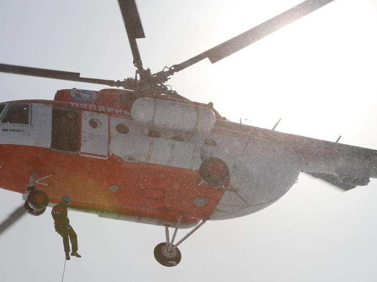 Якутские спасатели  приняли участие в тренировке по беспарашютному десантированию