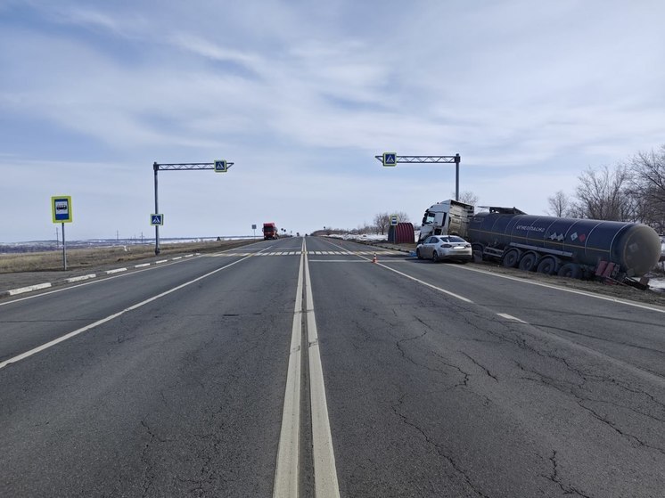 В Бузулукском районе на трассе М-5 «Урал» под колесами большегруза погиб водитель