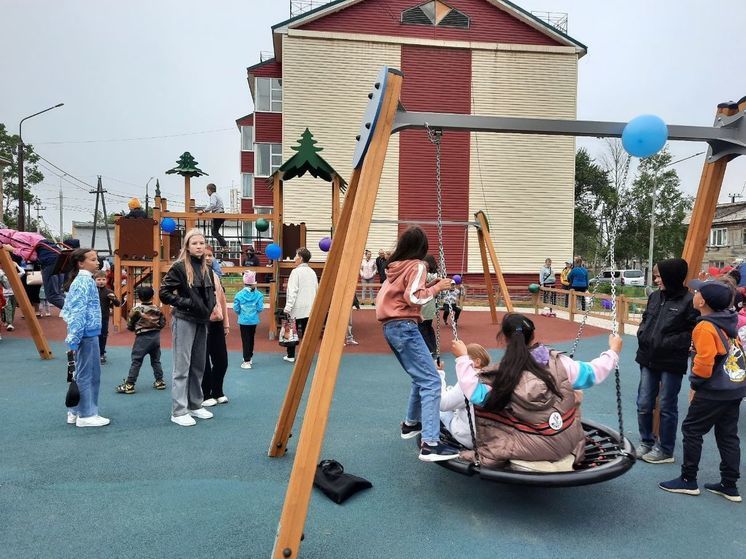Более 30 комплексных детских площадок появятся на Сахалине и Курилах в этом году