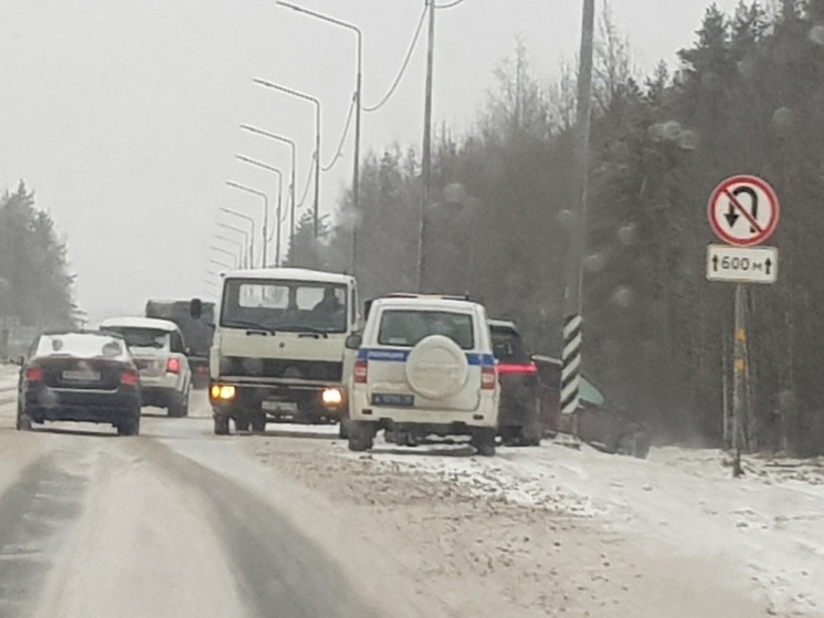Больше полусотни ДТП случилось в Карелии за время снежного коллапса