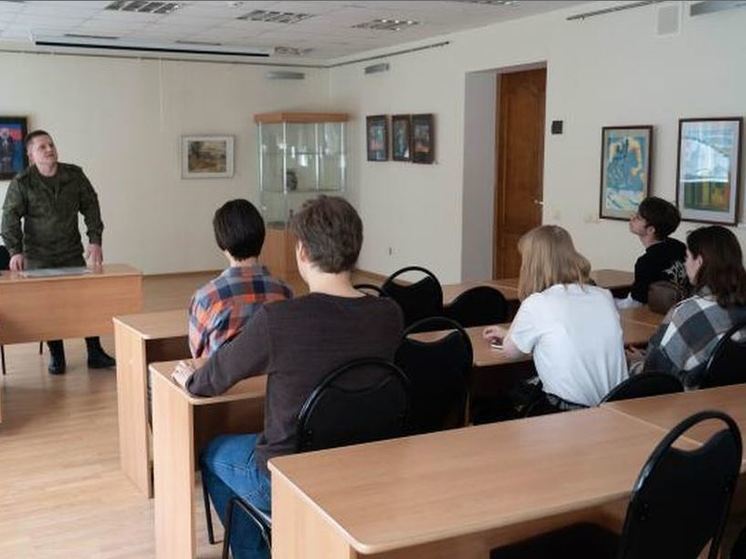 В Орловской области студентам рассказали об особенностях контрактной службы
