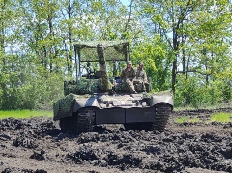 «Уралвагонзавод» начал серийно оснащать танки системами РЭБ против украинских дронов в зоне СВО