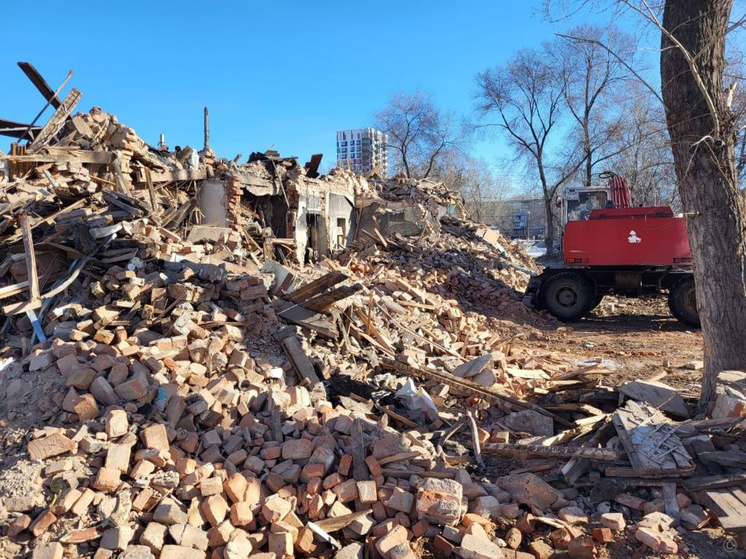 Многоквартирный дом полностью разрушен в Барнауле