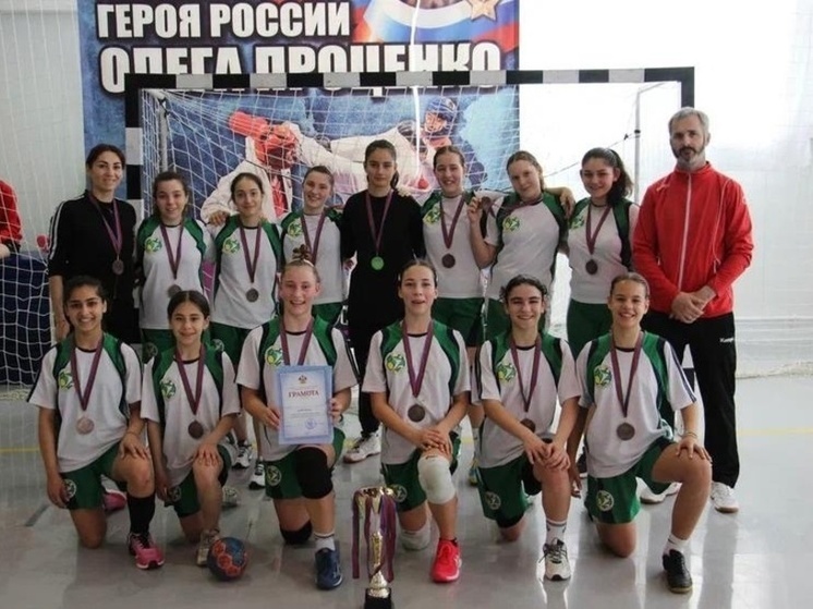 Сборная Сочи по гандболу заняла третье место на первенстве Краснодарского края