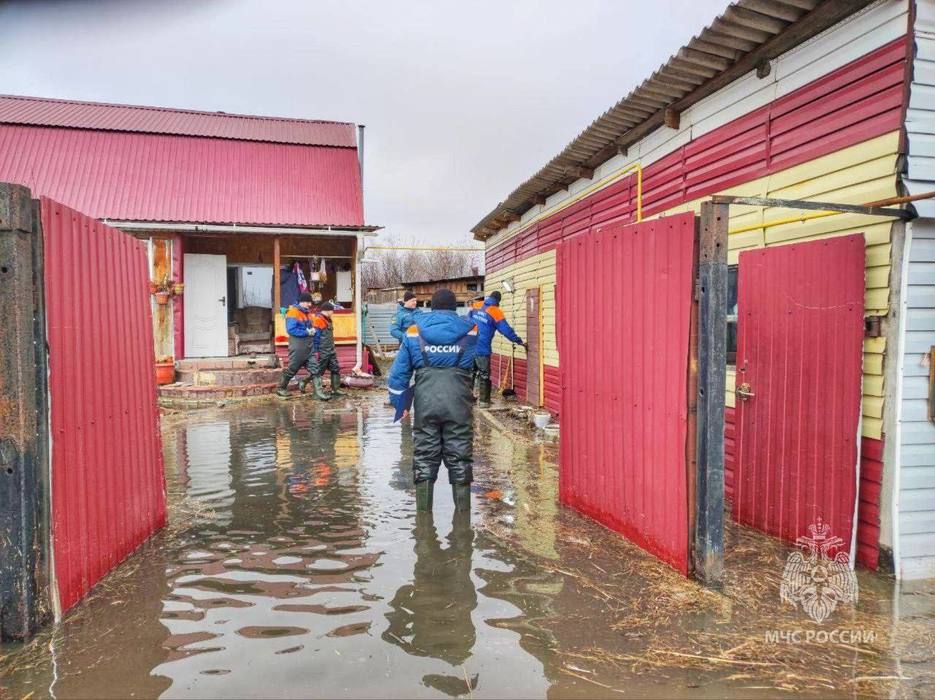 47 человек эвакуировали из подтапливаемых домов курганского города