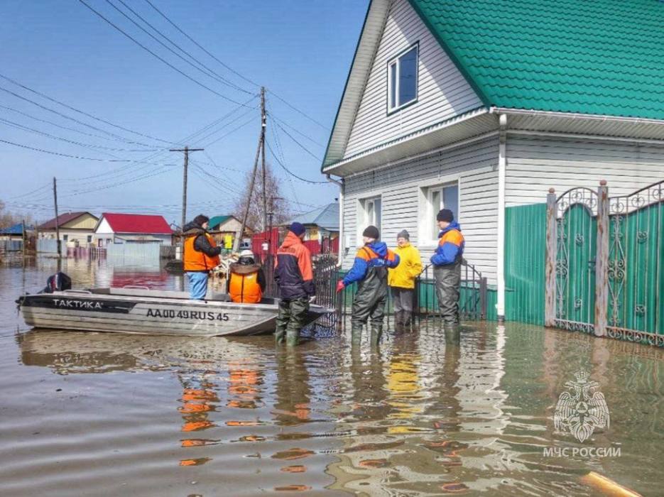 47 человек эвакуировали из подтапливаемых домов курганского города