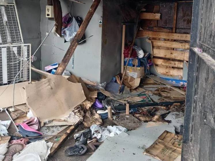 В ЖАО Курска после атаки БПЛА территории частных домов усыпаны осколками