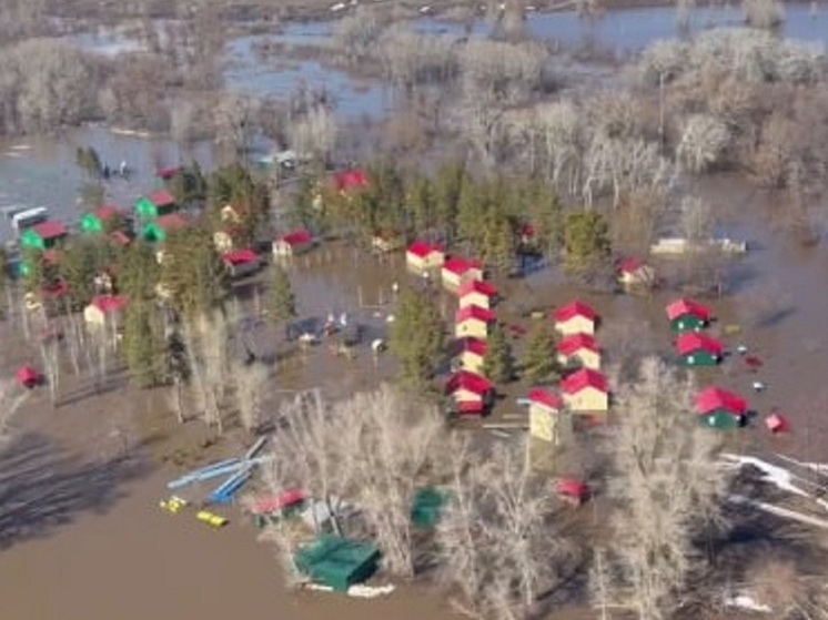 В Оренбуржье губернатор  наблюдает за паводком с воздуха