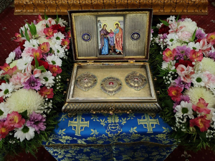 В Знаменский собор Курска доставлен ковчег с частицей Пояса Пресвятой Богородицы