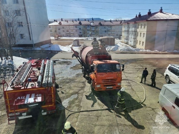 Пожарные потушили горящий мусор в Александровск-Сахалинском