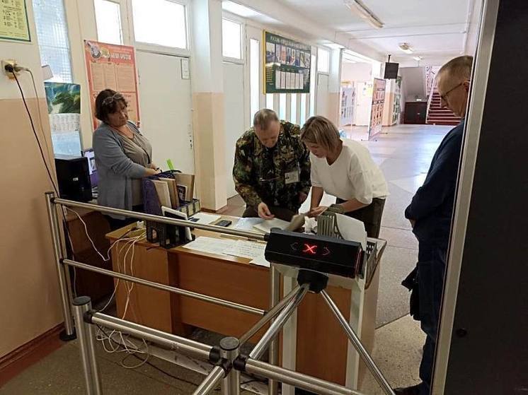 Внеплановую проверку охраны провели в школах Владивостока