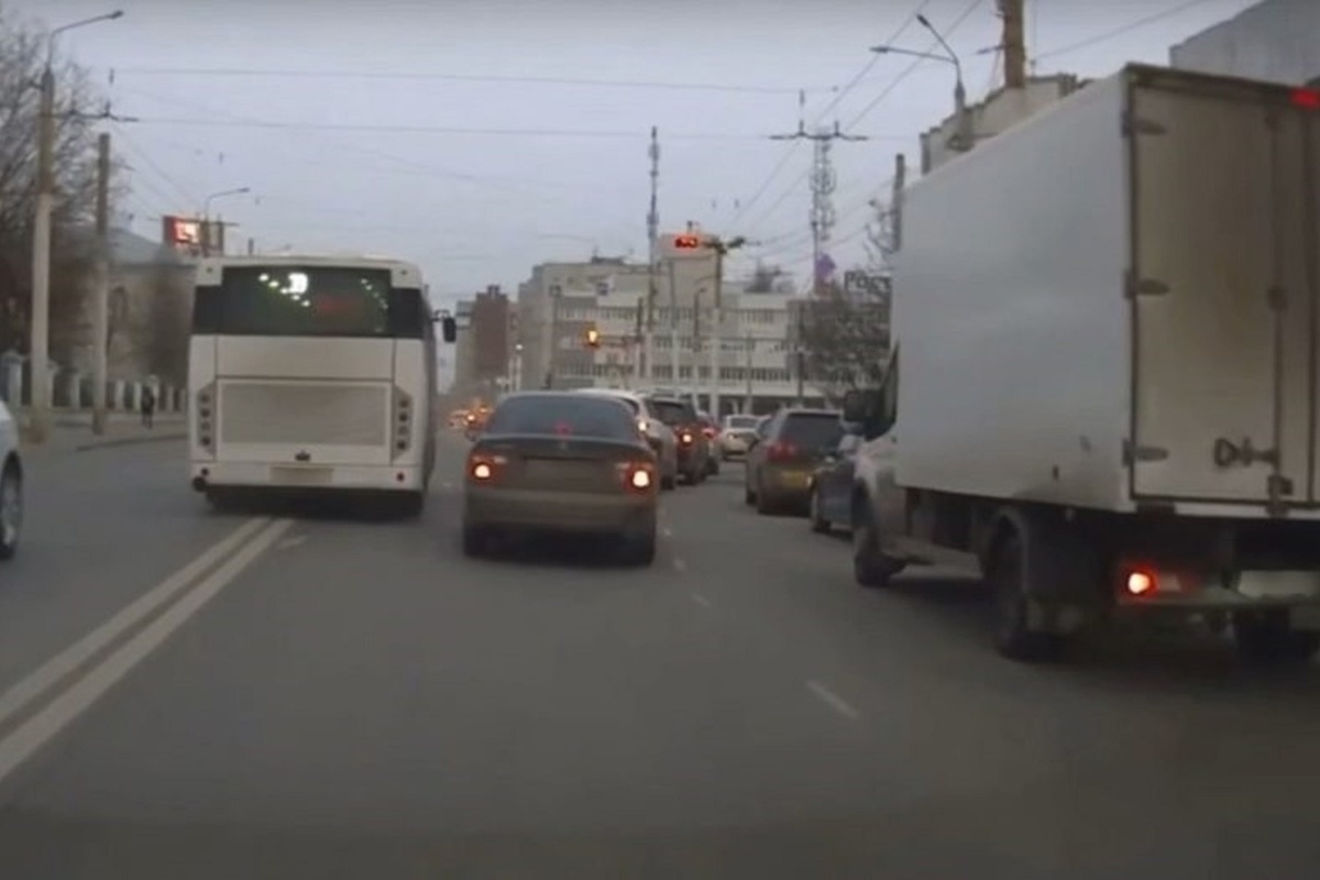 В Костромском ГИБДД взялись за водителей автобусов, выезжающих на встречку