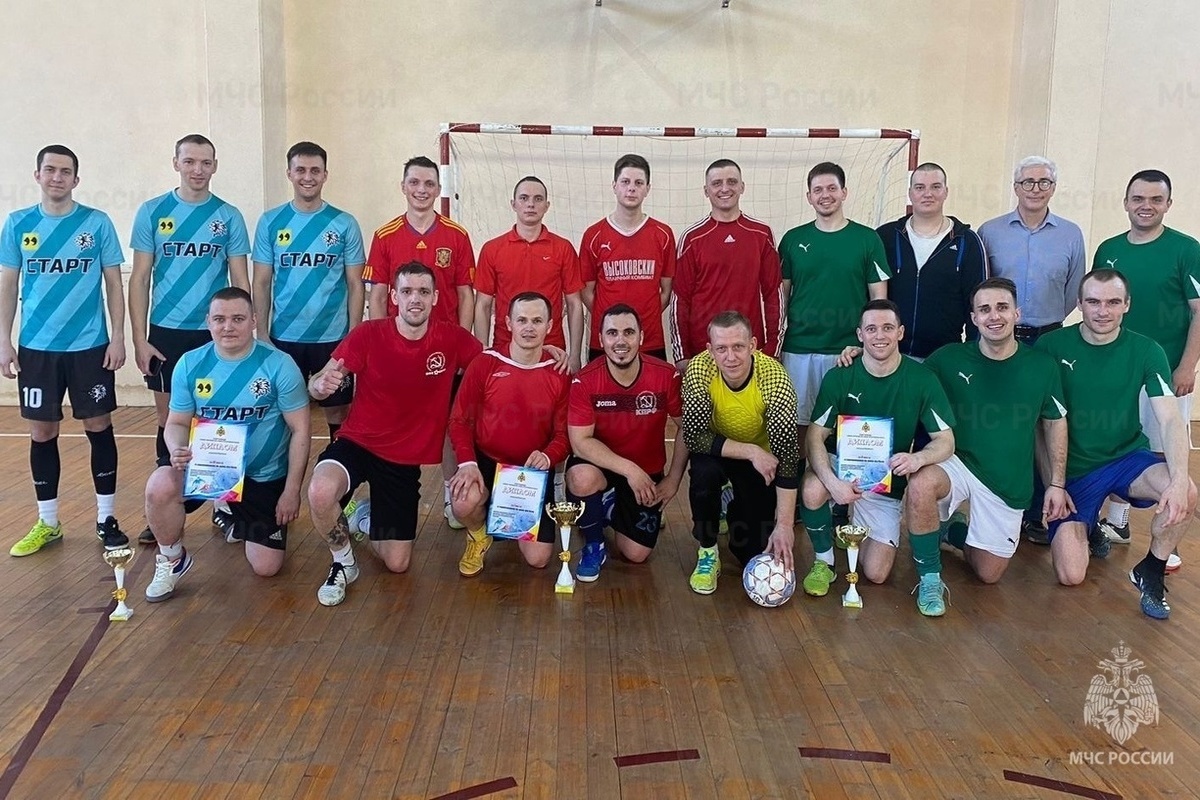 Костромские пожарные сыграли в мини-футбол