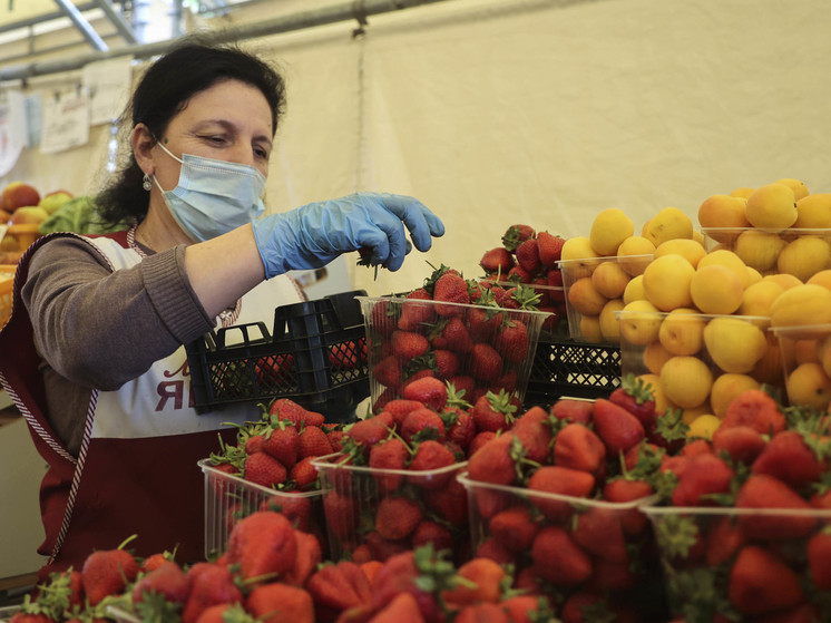 Роспотребнадзор развенчал миф о вреде ранних фруктов