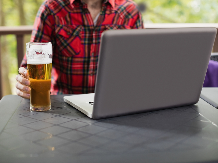 Юноша в Петрозаводске обирал старушек, запуганных мошенниками, и пропивал деньги