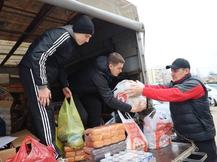 Жители Серпухова приняли участие в работе мобильного пункта сбора гумпомощи