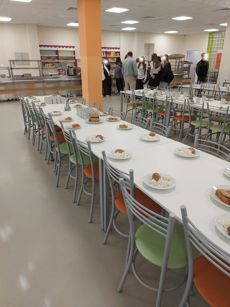 Салат, суп и компот: жителям Карелии напомнили, чем должны кормить в школах