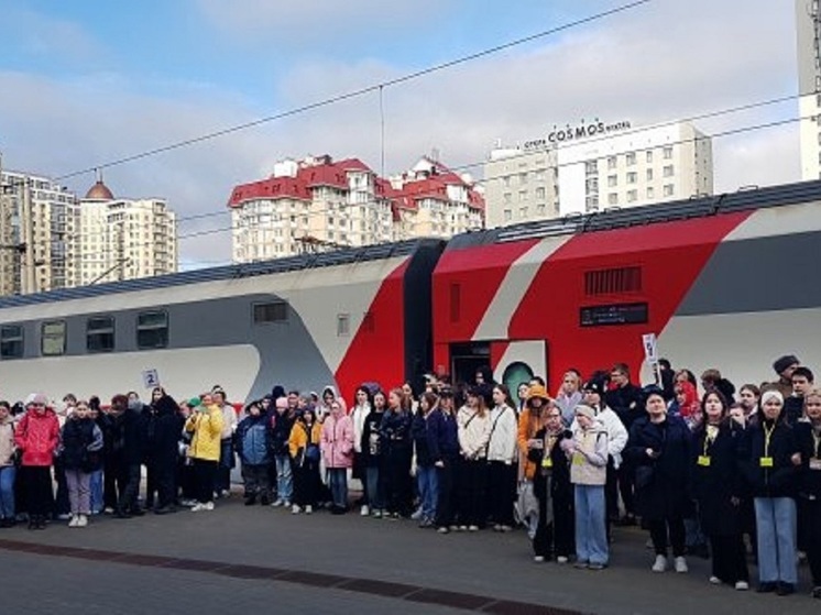 В Волгоград прибыл 2-этажный туристический поезд с ребятами из Ульяновска