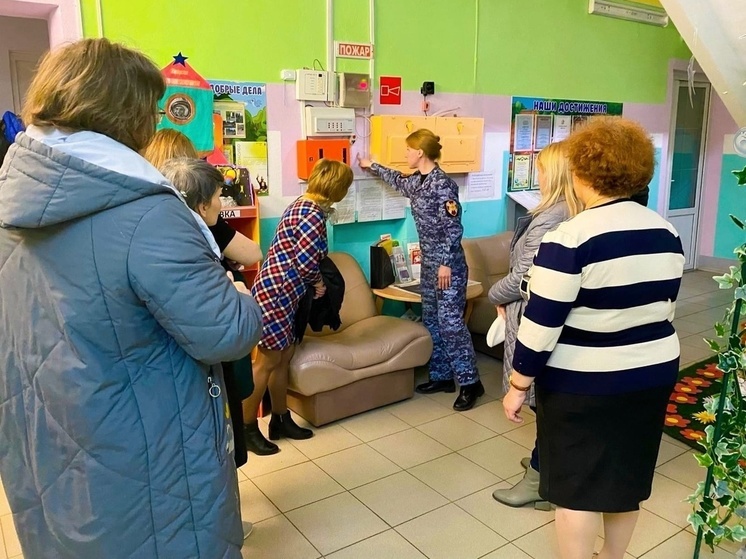 Росгвардейцы провели тренировку с персоналом детского сада в Пестове