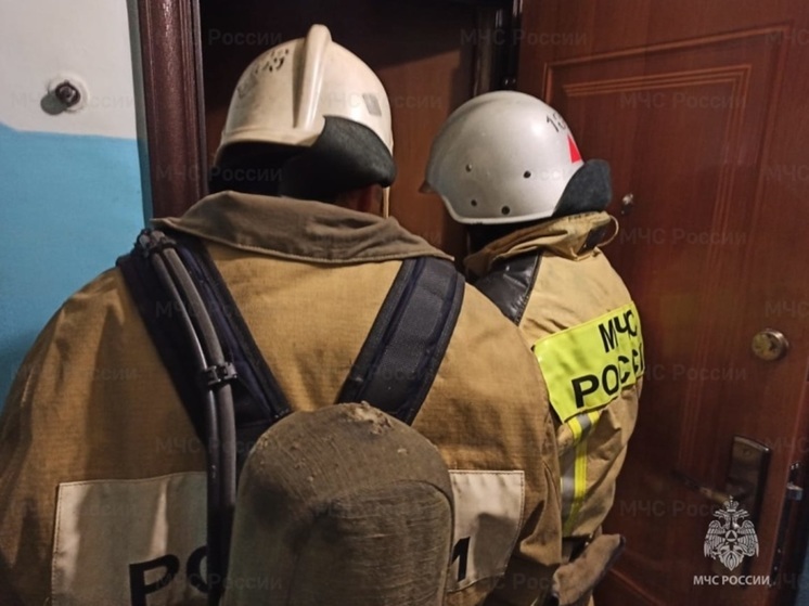 В Екатеринбурге шесть человек эвакуировались из пятиэтажки из-за пожара