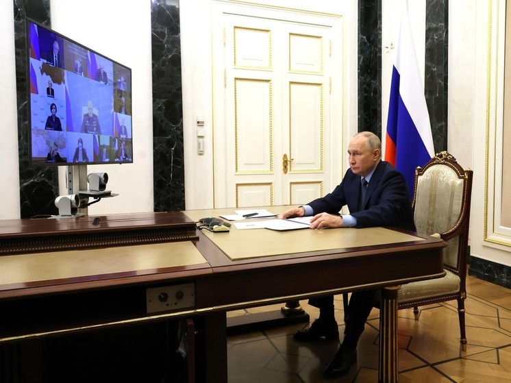 Песков: президент поручил главе МЧС Куренкову срочно вылететь в Оренбургскую область