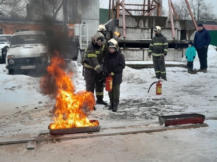В пожарной части в Лодейнопольском районе учили тушить огонь