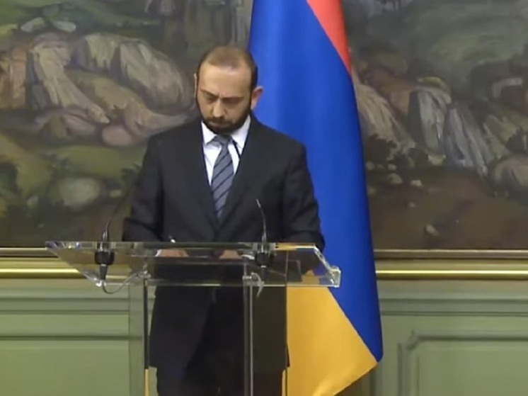 Министр: мирный договор между Арменией и Азербайджаном встал на паузу