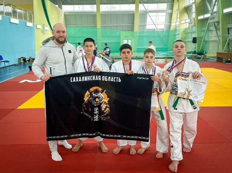 Сахалинские дзюдоисты привезли 9 медалей с первенства ДФО
