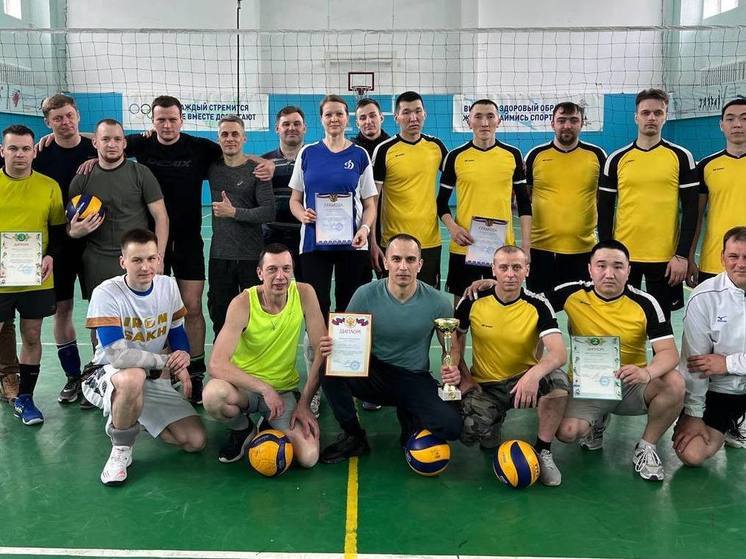 Сахалинские полицейские соревновались в волейболе