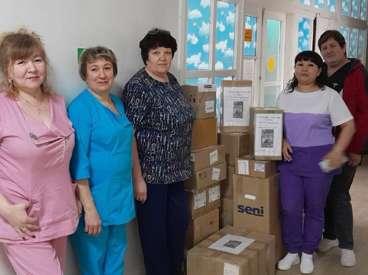 В Хакасии сотрудники больницы собрали около 30 коробок гумпомощи для бойцов