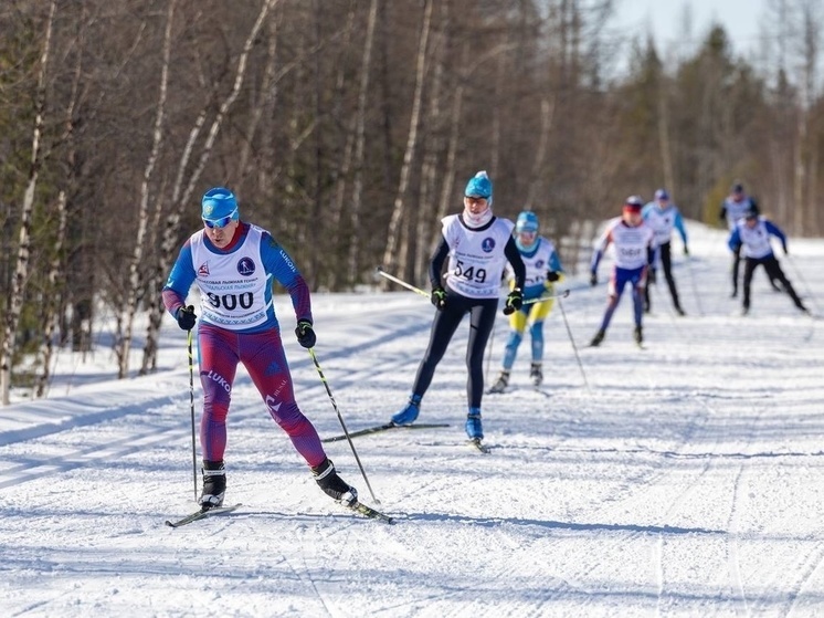 В Тарко-Сале больше 200 любителей активного отдыха вышли на лыжную гонку