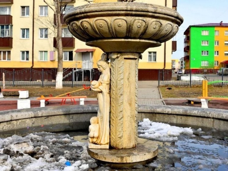 Подростки-вандалы повредили фонтан в сквере Углегорска