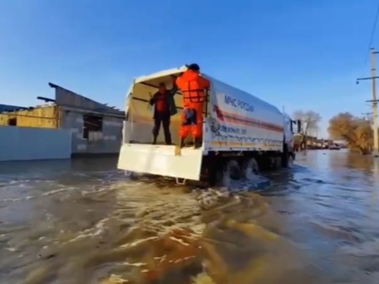 В Орске эвакуация из подтопленных районов ведется круглосуточно