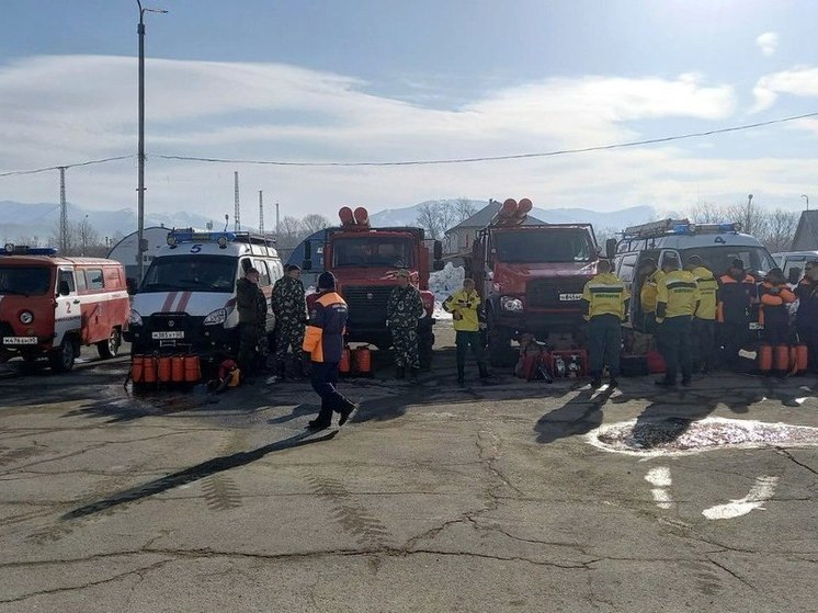На Сахалине спасатели провели смотр готовности сил и средств