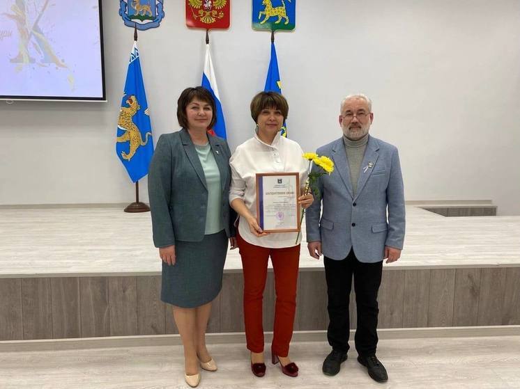 Лучшие работники учреждений культуры награждены грамотами в Псковском районе