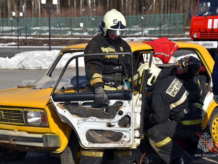 Пермские спасатели стали призерами соревнований по аварийно-спасательным работам при ДТП