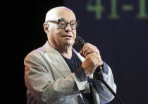 87-летний театральный режиссер, драматург, народный артист РФ Марк Розовский потерял сознание прямо на рабочем месте после спектакля